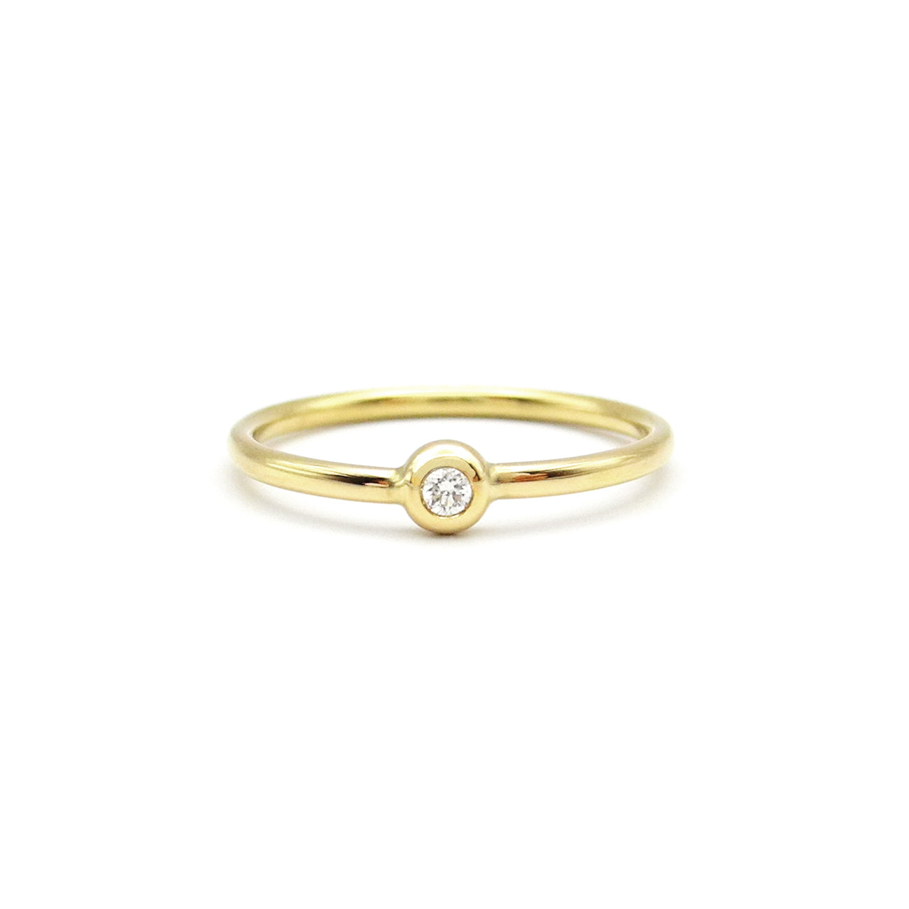 Goldring mit Brillant in weicher Fassung