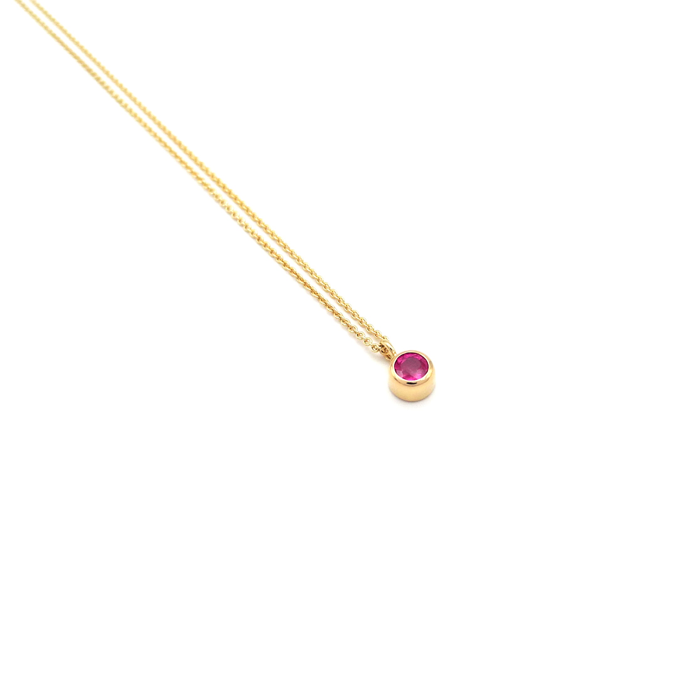 Goldkette mit Rubinanhänger