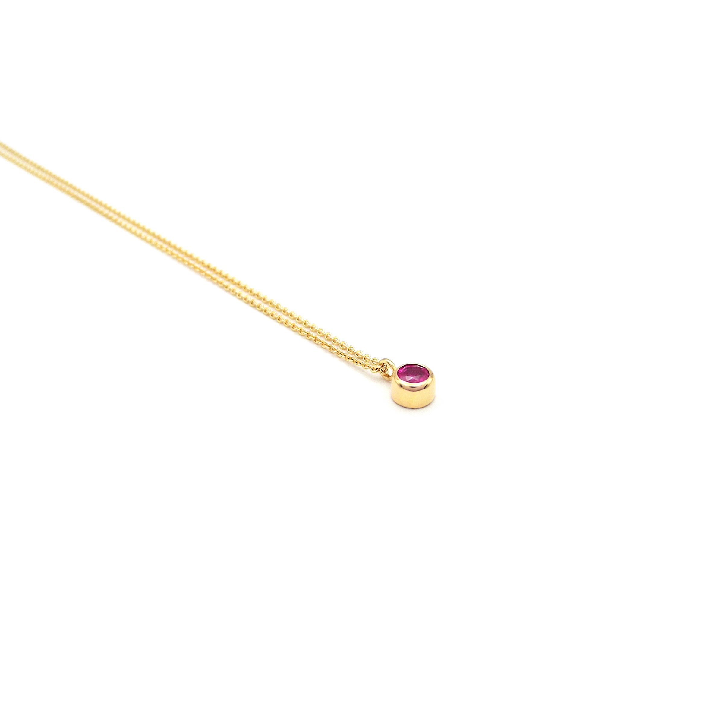 Goldkette mit Rubinanhänger