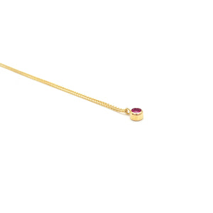 Goldkette mit Rubinanhänger
