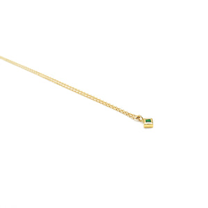 Goldkette mit kleinem Smaragd, Carrée